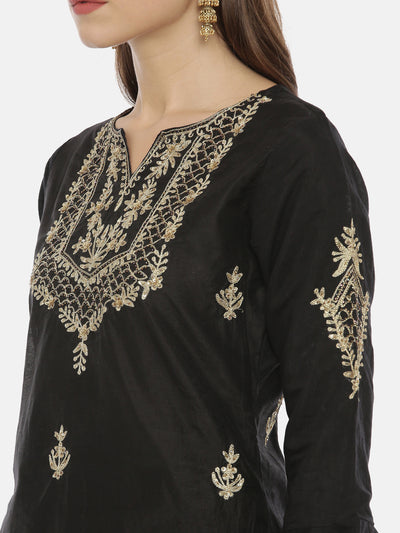 Neeru's Black Embroidered Straight Kurta