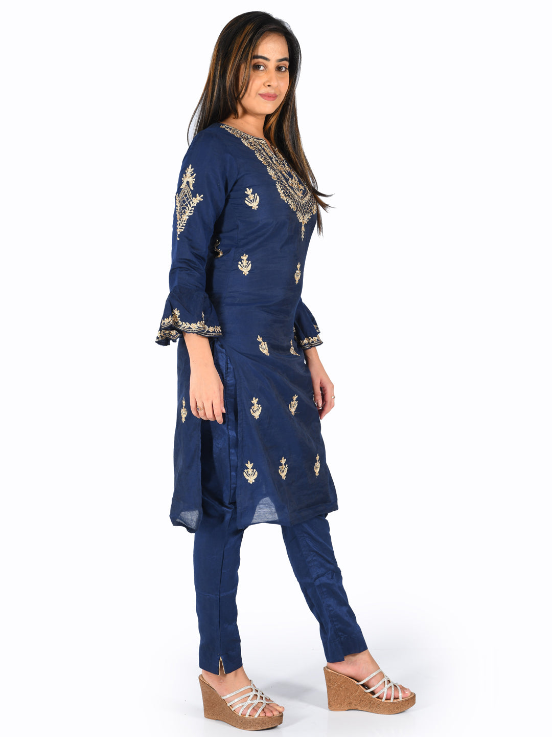 Neeru's Blue Embroidered Straight Kurta