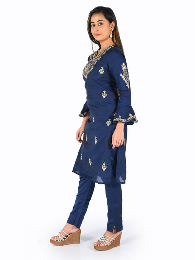 Neeru's Blue Embroidered Straight Kurta