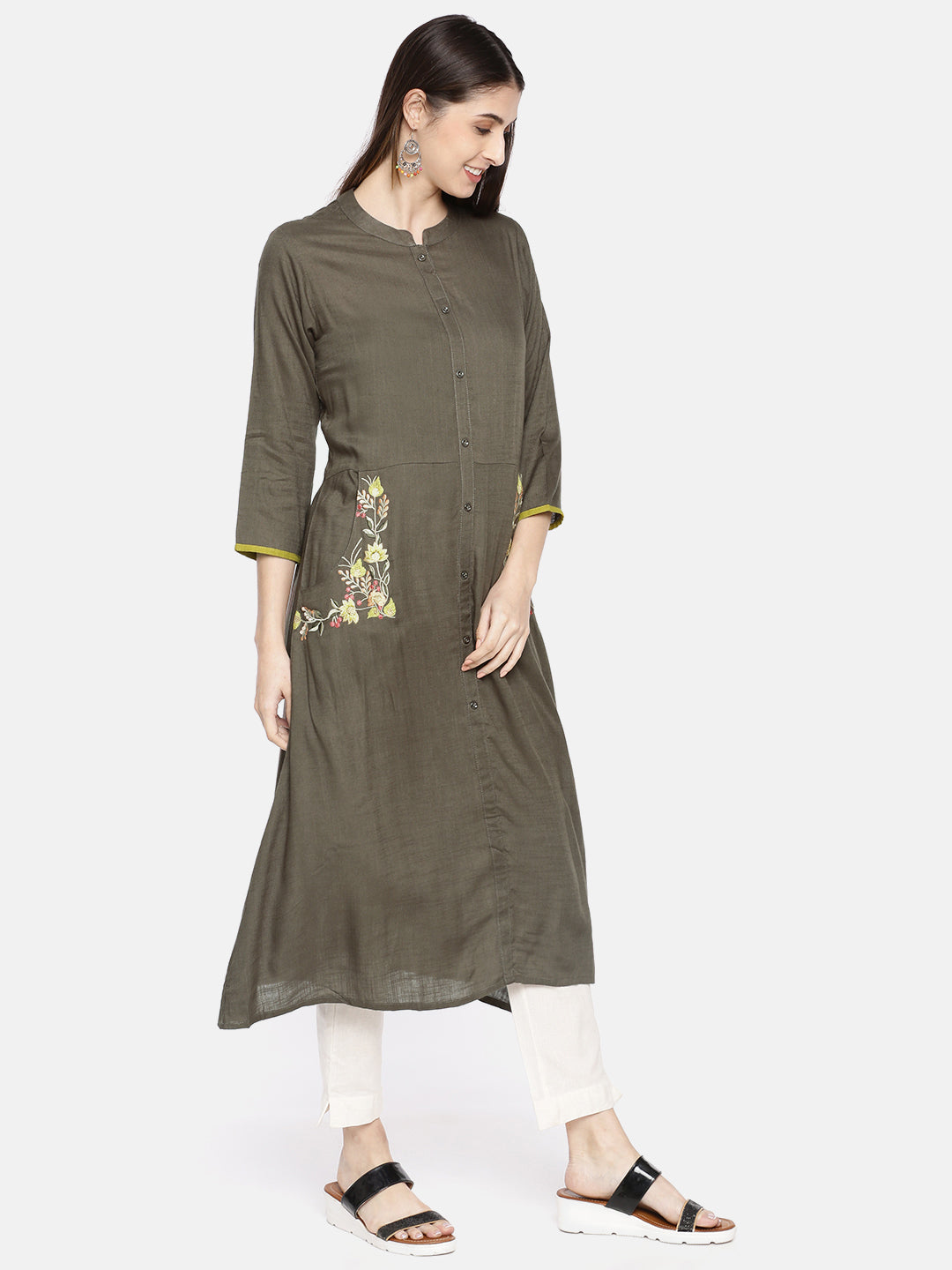 Neerus Green Embroidered Straight Kurta