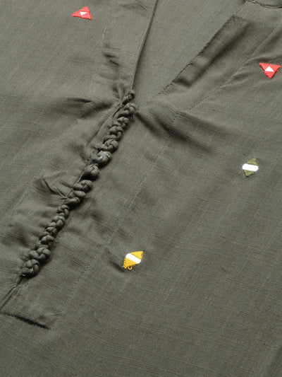 Neeru's Green Embroidered Straight Kurta