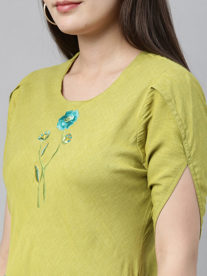 Neerus Green rayon solid kurti - side view