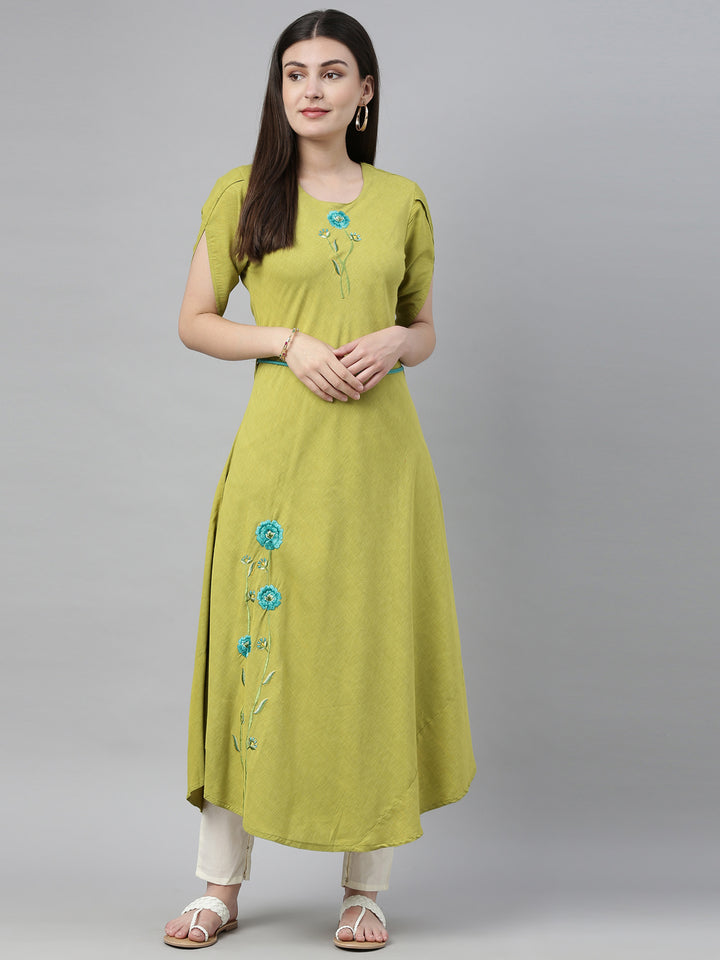 Neerus Green rayon solid kurti - detail view 4
