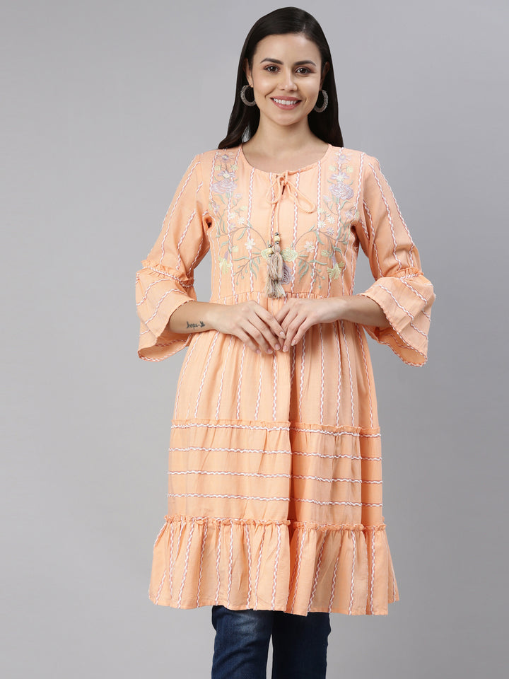 Neerus Pink rayon solid kurta - detail view 5