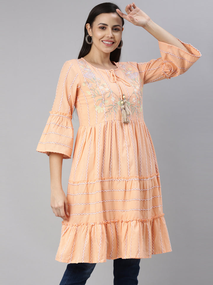 Neerus Pink rayon solid kurta - detail view 1