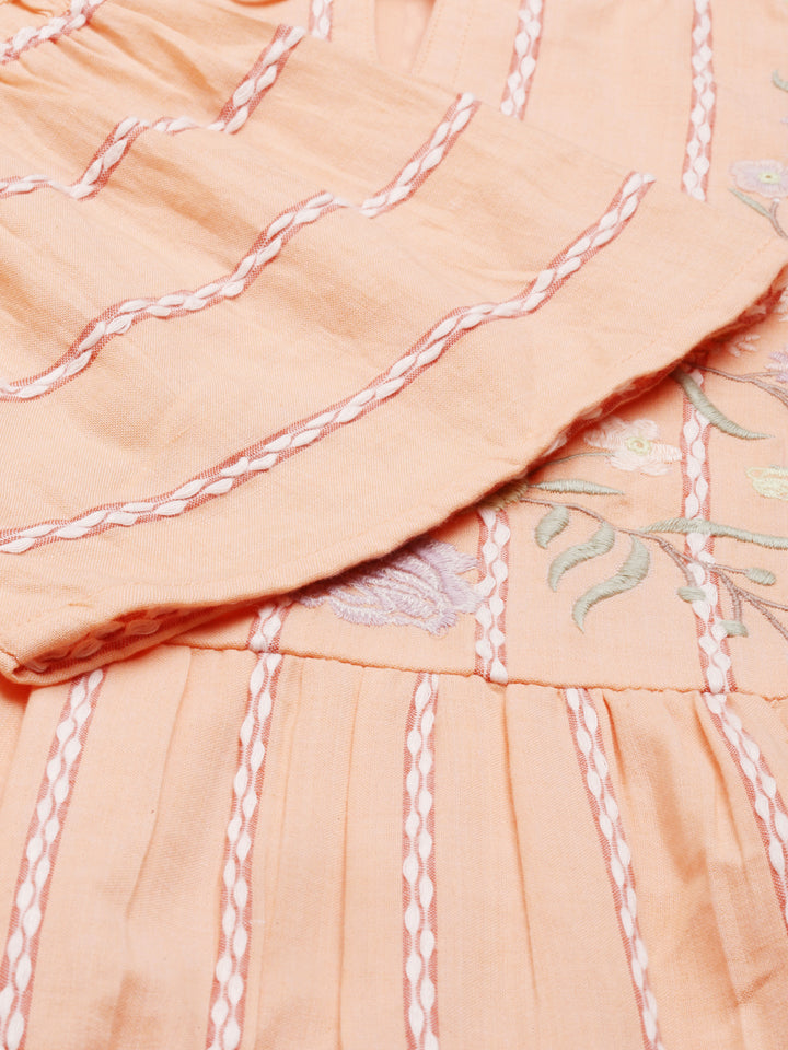 Neerus Pink rayon solid kurta - detail view 3