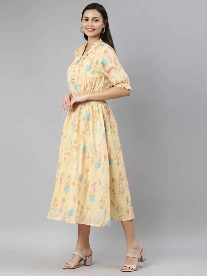 Neerus Yellow slub cotton straight kurta - side view