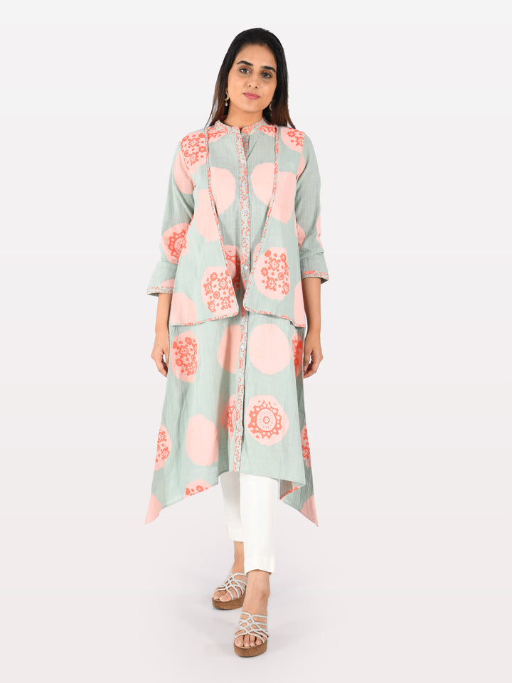 Neerus Green cotton printed high-low kurta - detail view 4