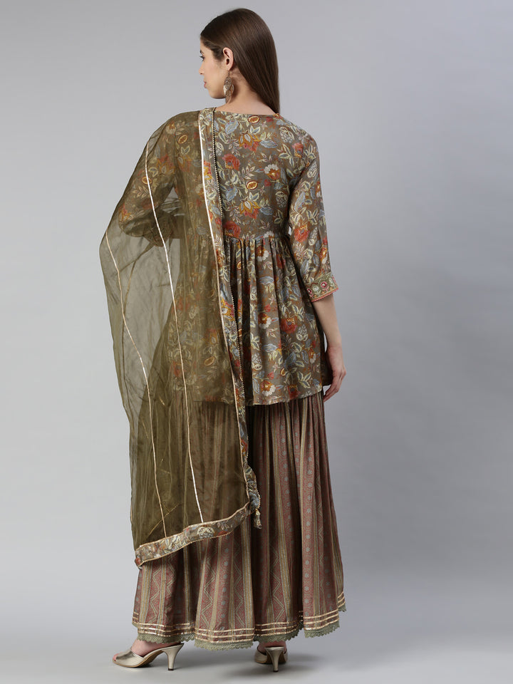 Neerus Green muslin embroidered kurta set with skirt and dupatta - side view