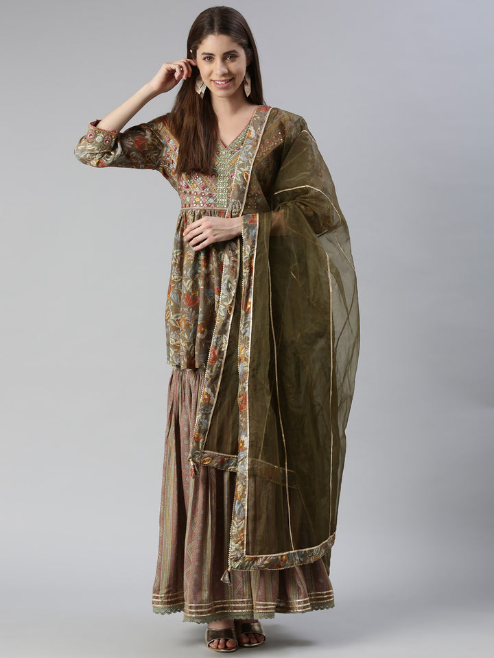 Neerus Green muslin embroidered kurta set with skirt and dupatta - detail view 2