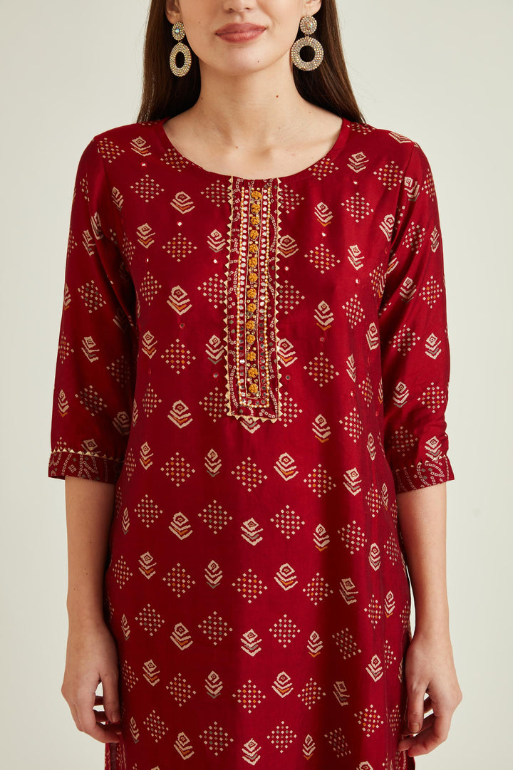 Neerus Maroon muslin mirror work kurta set - detail view 2