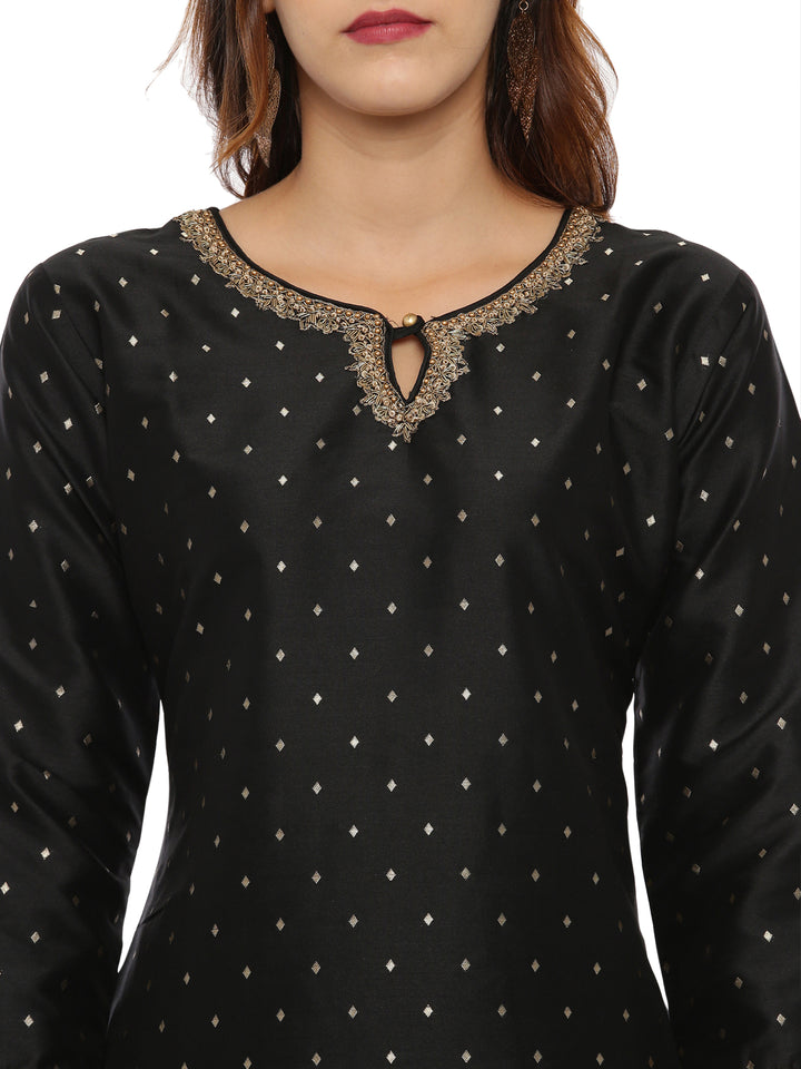 Neerus Black cotton woven kurta set - back view