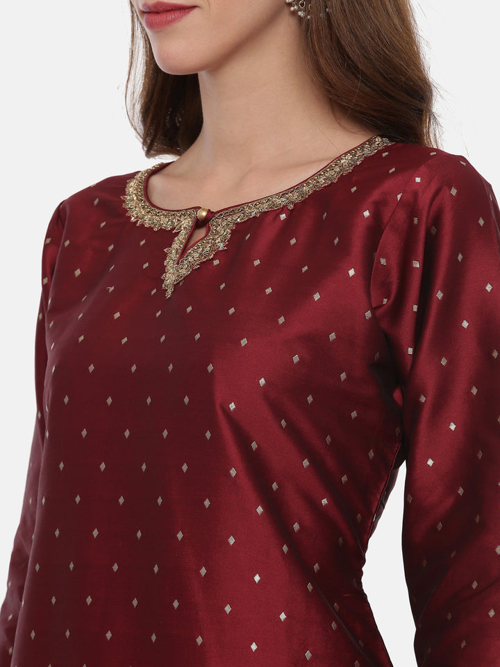 Neerus Maroon cotton woven kurta set - back view