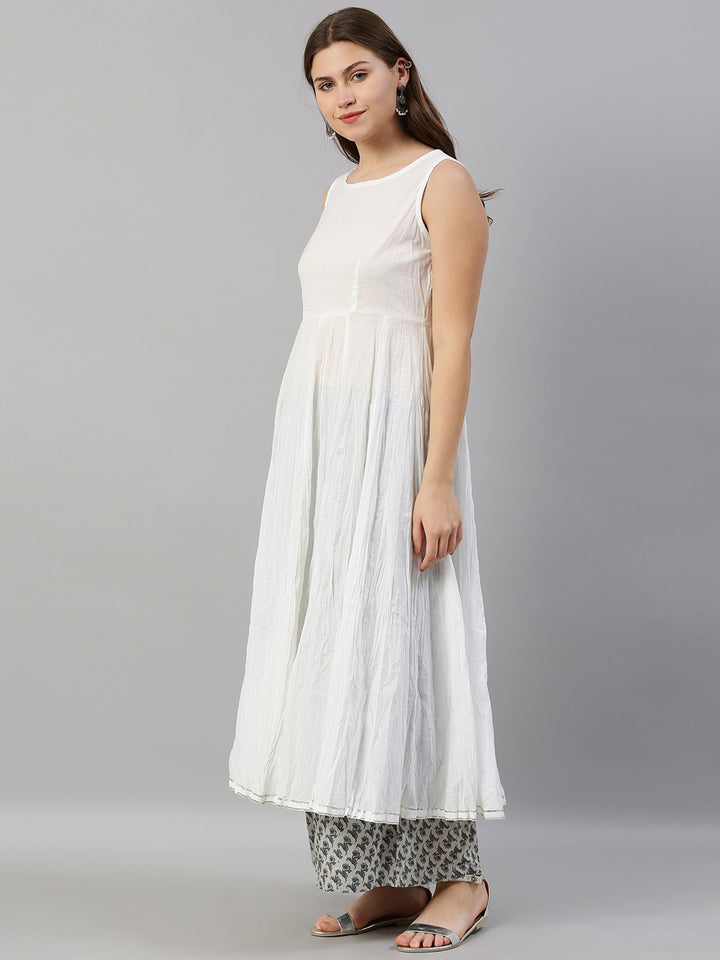 Neerus Pink muslin embroidered A-line kurta layered - side view