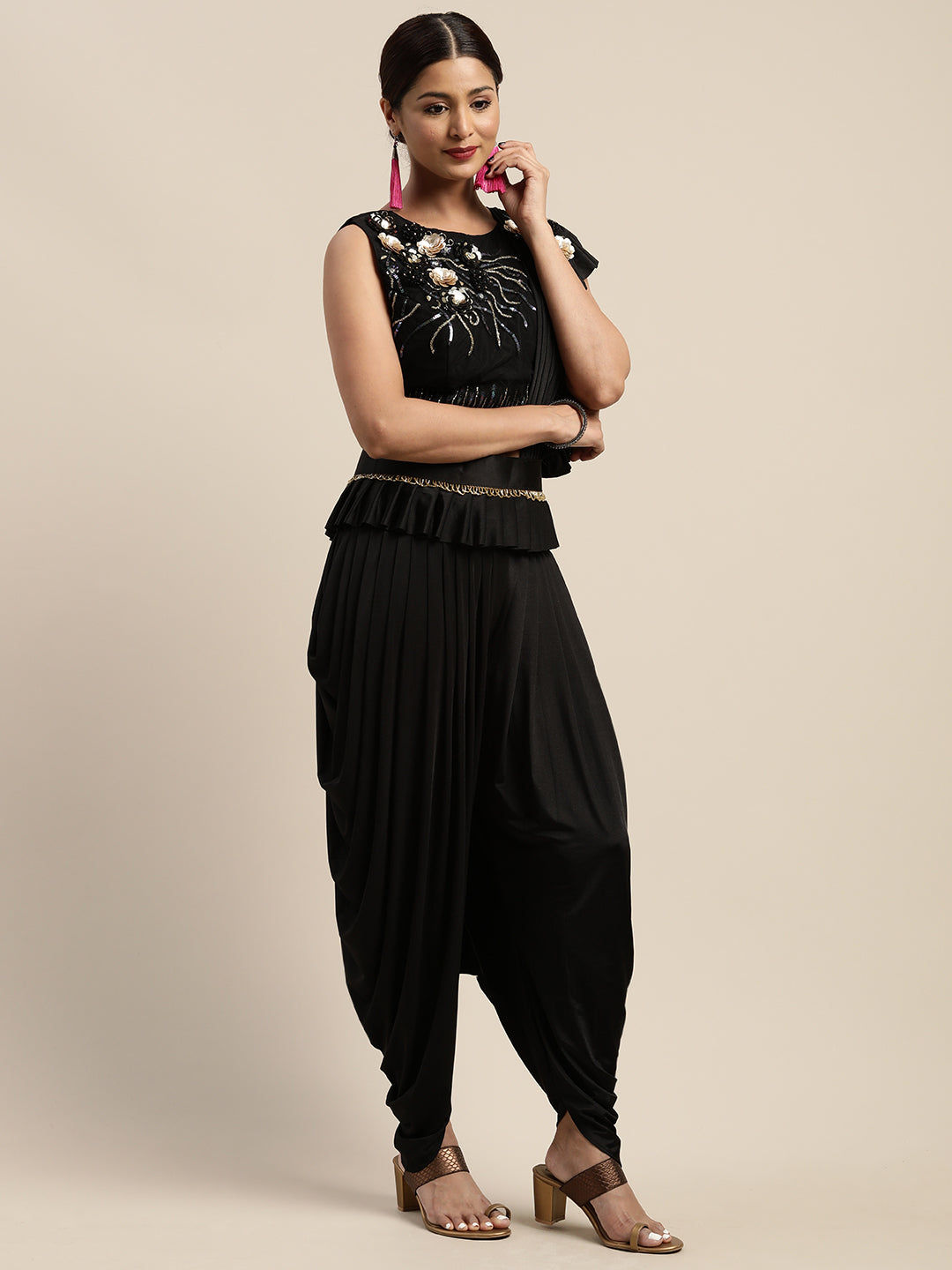 Neeru's Black Solid Ready To Wear Saree With Blouse