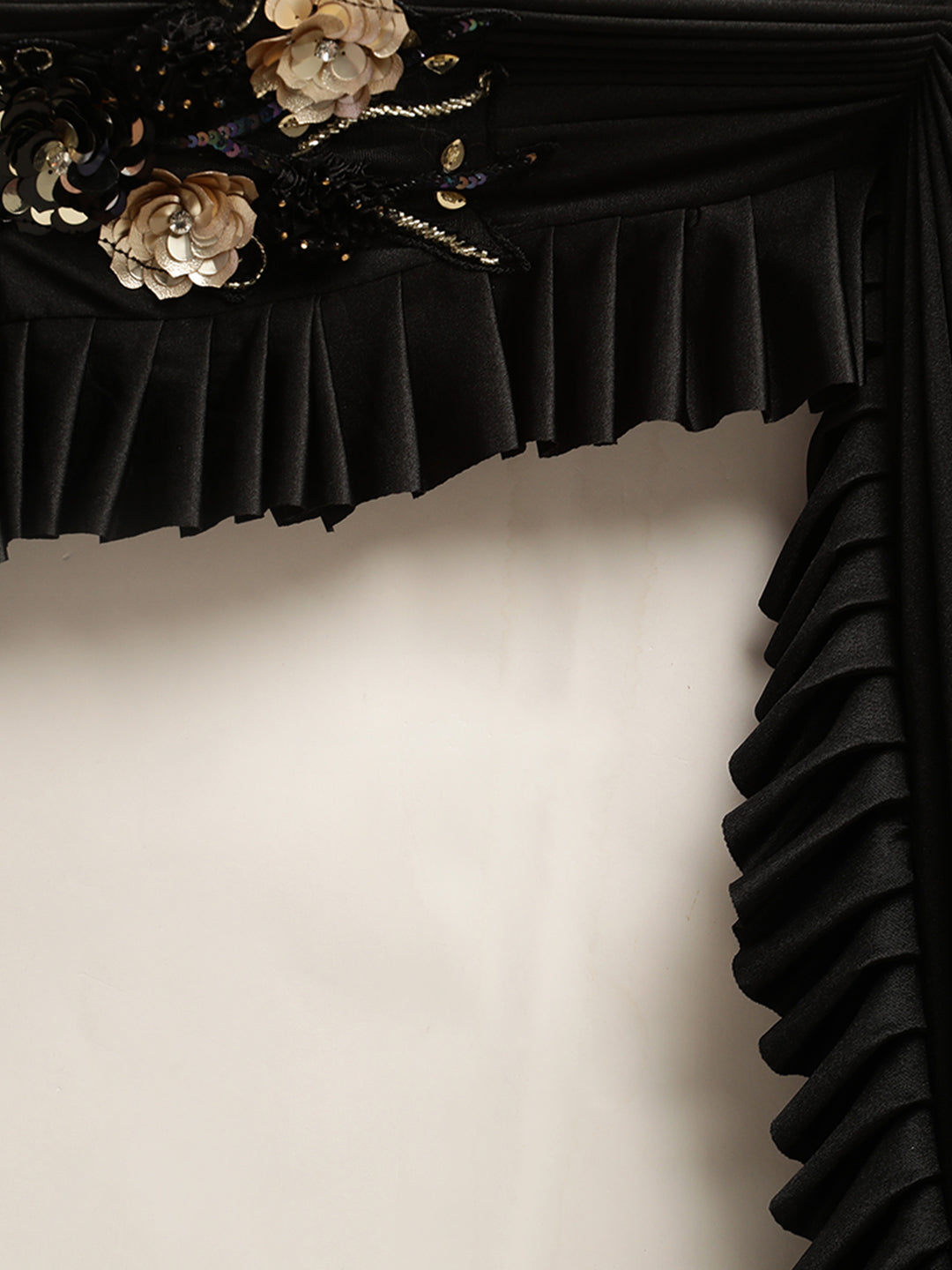 Neeru's Black Solid Ready To Wear Saree With Blouse