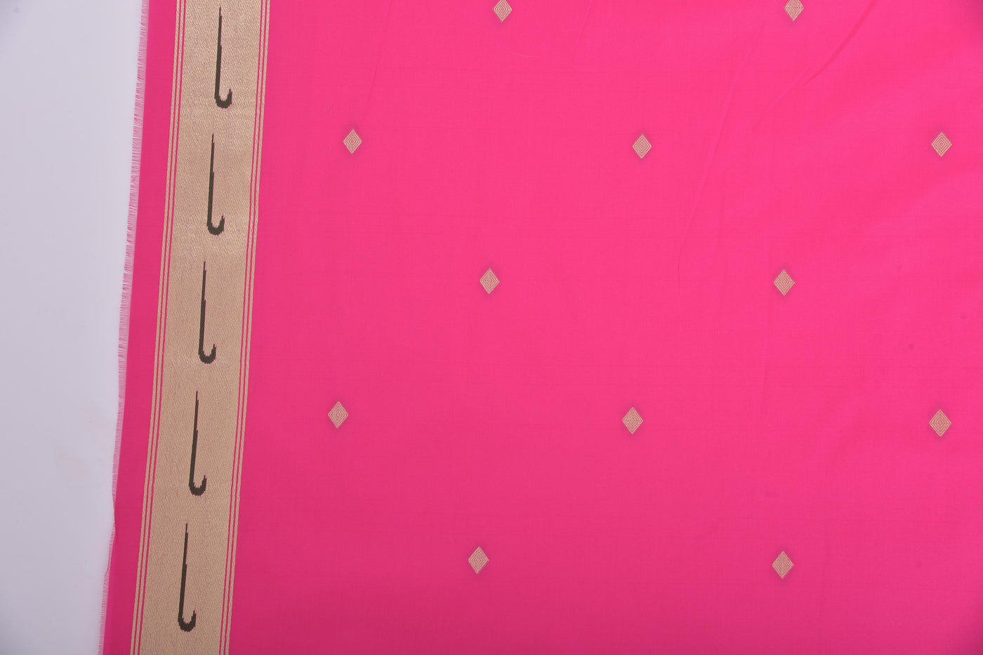 Neeru's Pink Printed Saree With Blouse