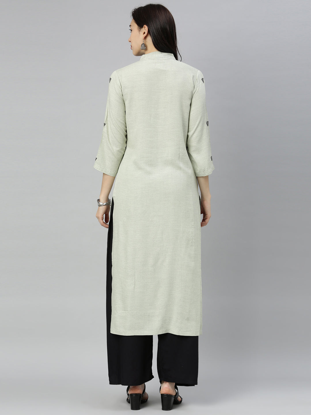 Neeru's Green Embellished Straight Kurta