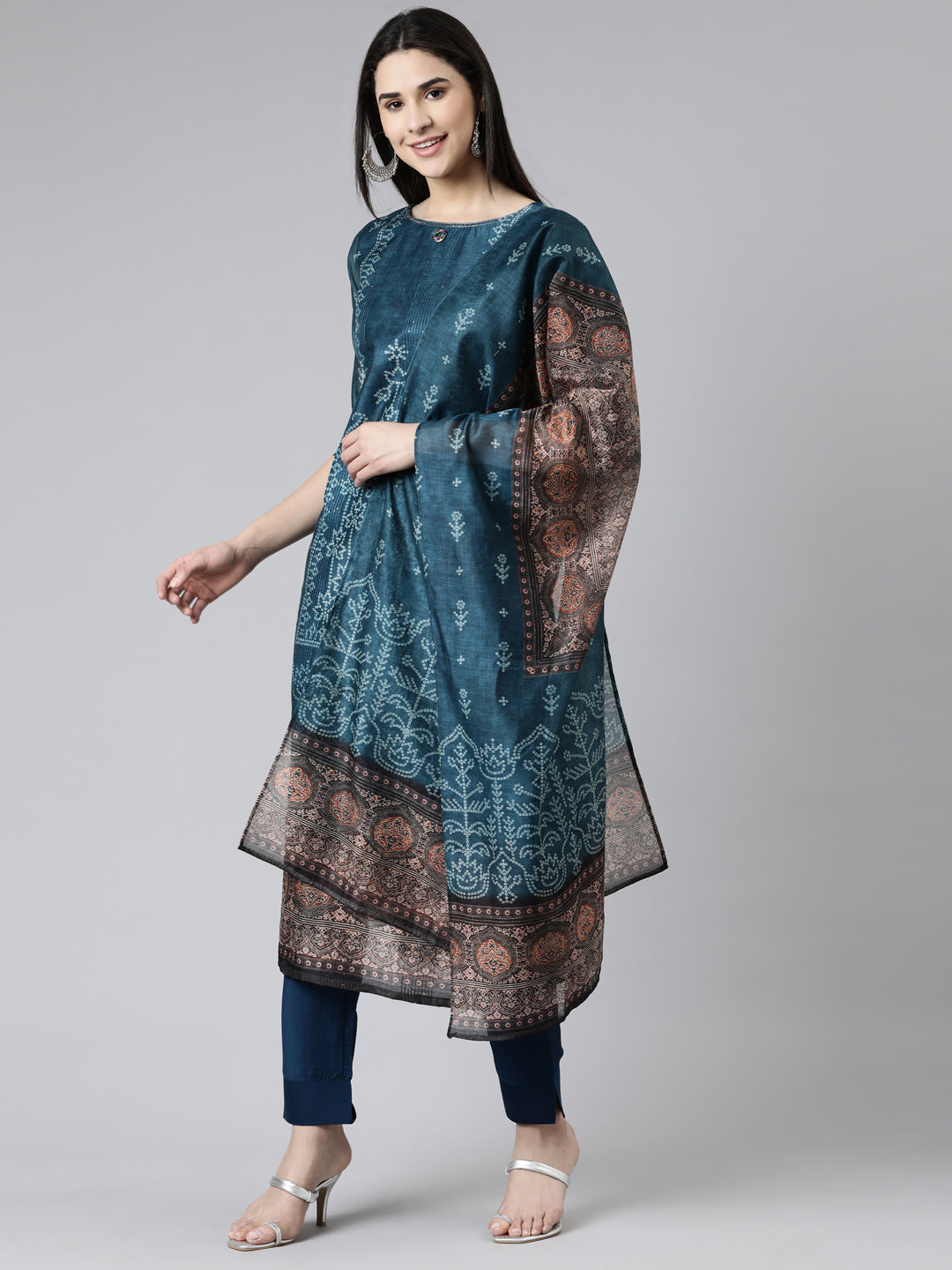 Neerus Green Regular Knee Length Printed Kurta Solid Trousers With Dupatta