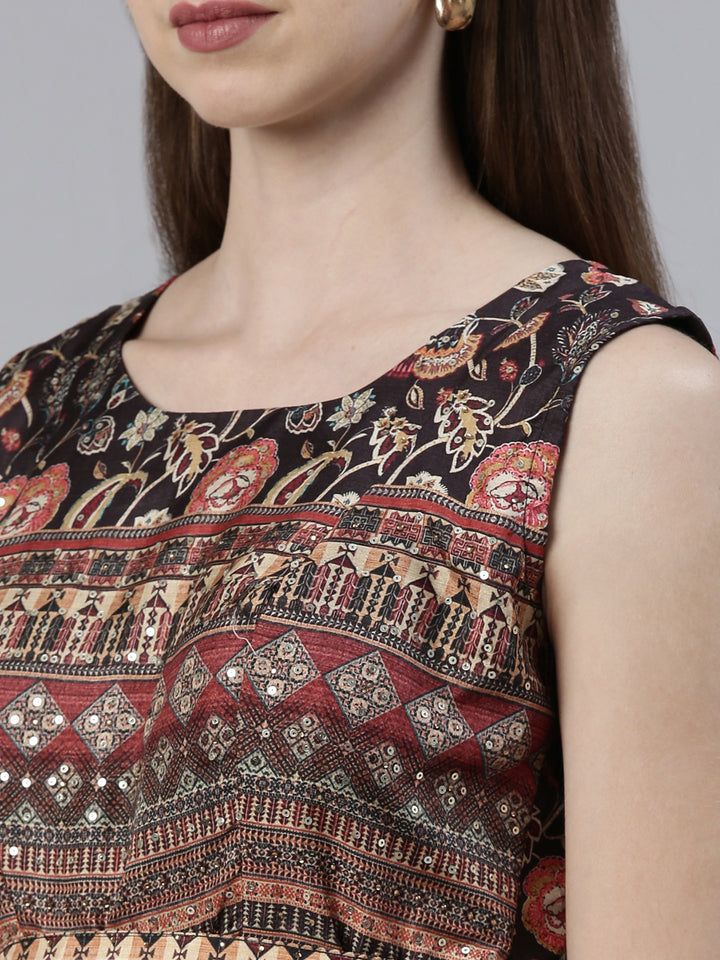 Neerus Black raw silk printed flared maxi dress - detail view 1