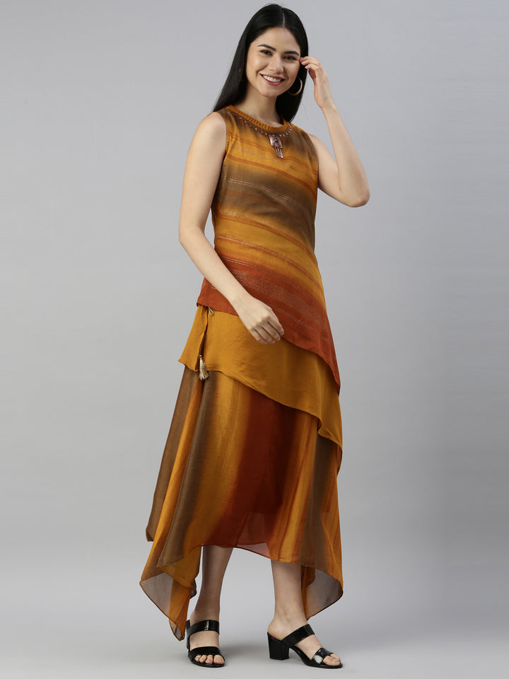Neerus Gold silk kurta straight silhouette - detail view 1