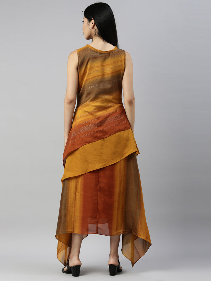 Neerus Gold silk kurta straight silhouette - detail view 2