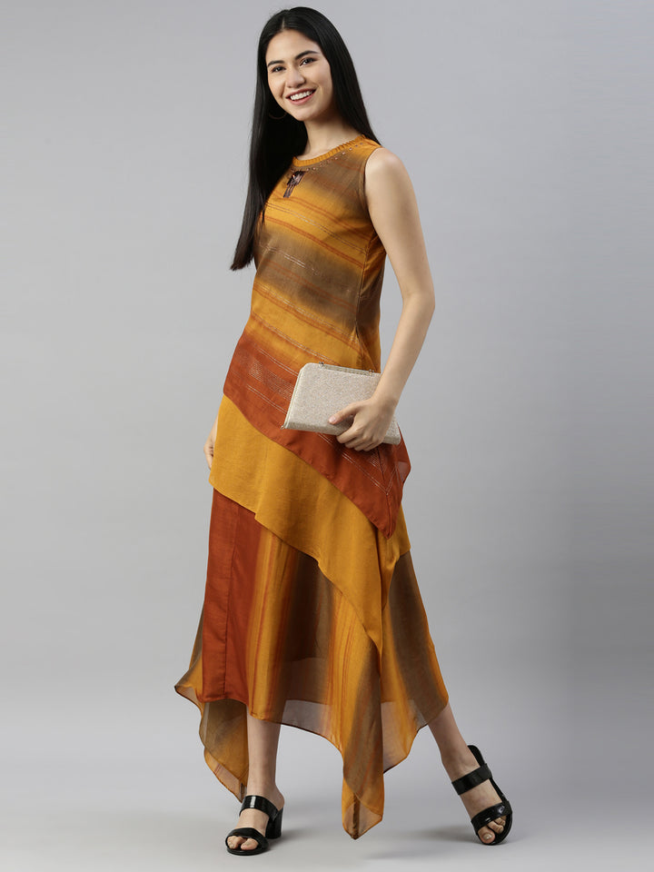 Neerus Gold silk kurta straight silhouette - detail view 3