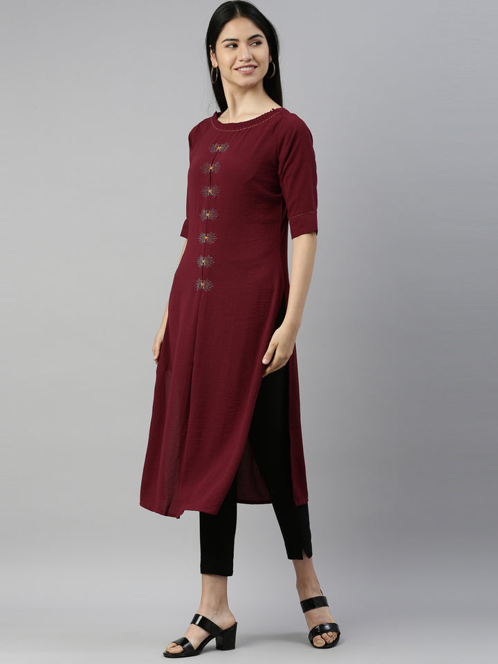 Neerus Maroon crepe solid kurta - back view