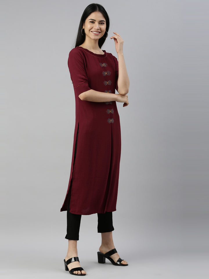Neerus Maroon crepe solid kurta - side view