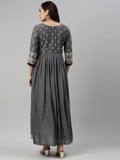 Neeru's Grey Color Model Fabric Kurta