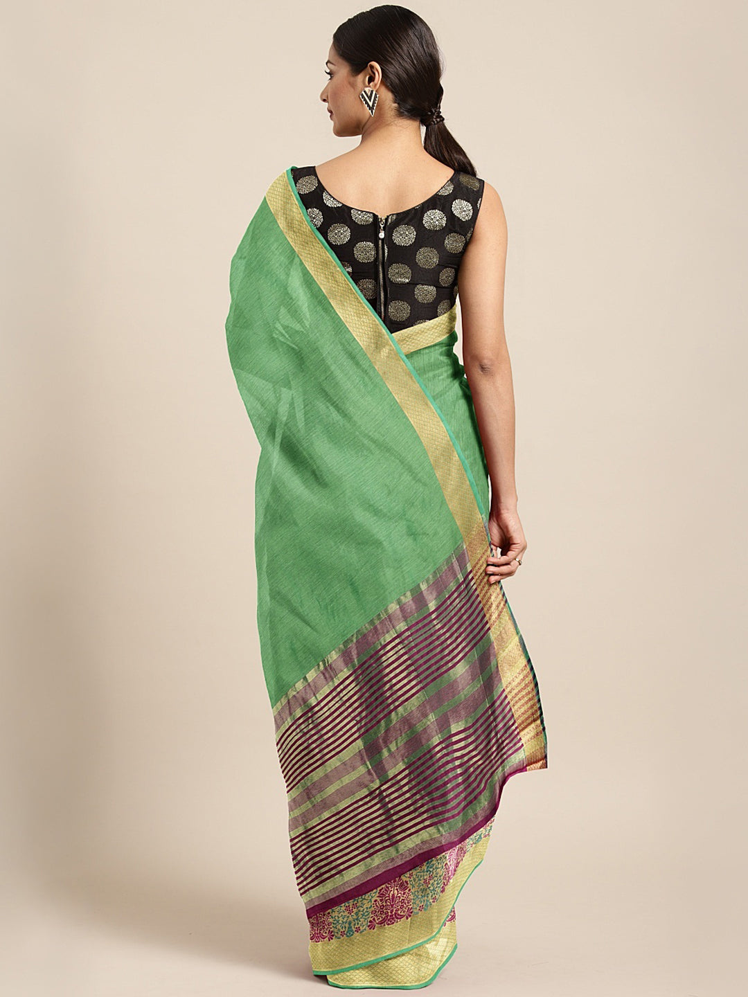 Neerus Green Textured Saree With Blouse