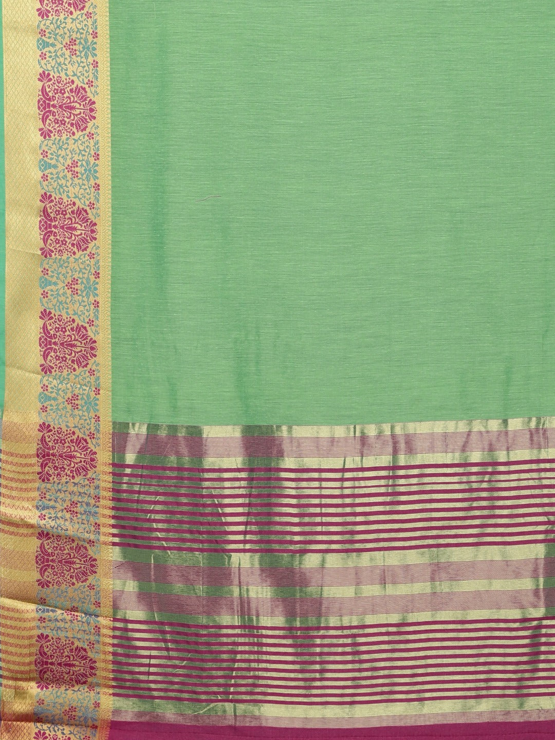 Neerus Green Textured Saree With Blouse