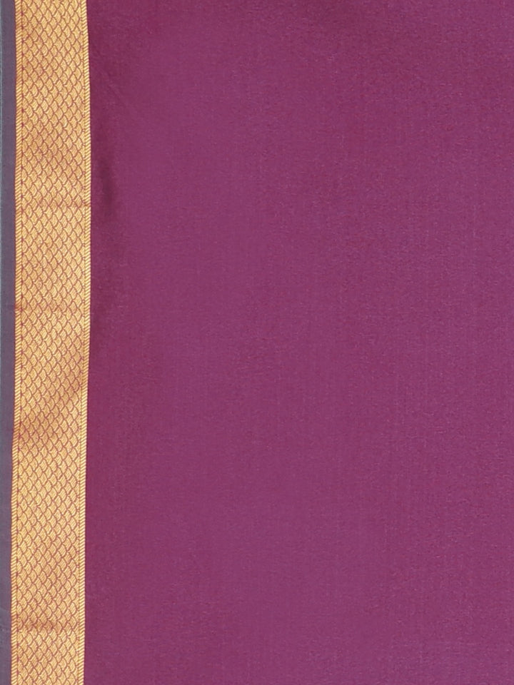 Neerus Green Textured Saree With Blouse