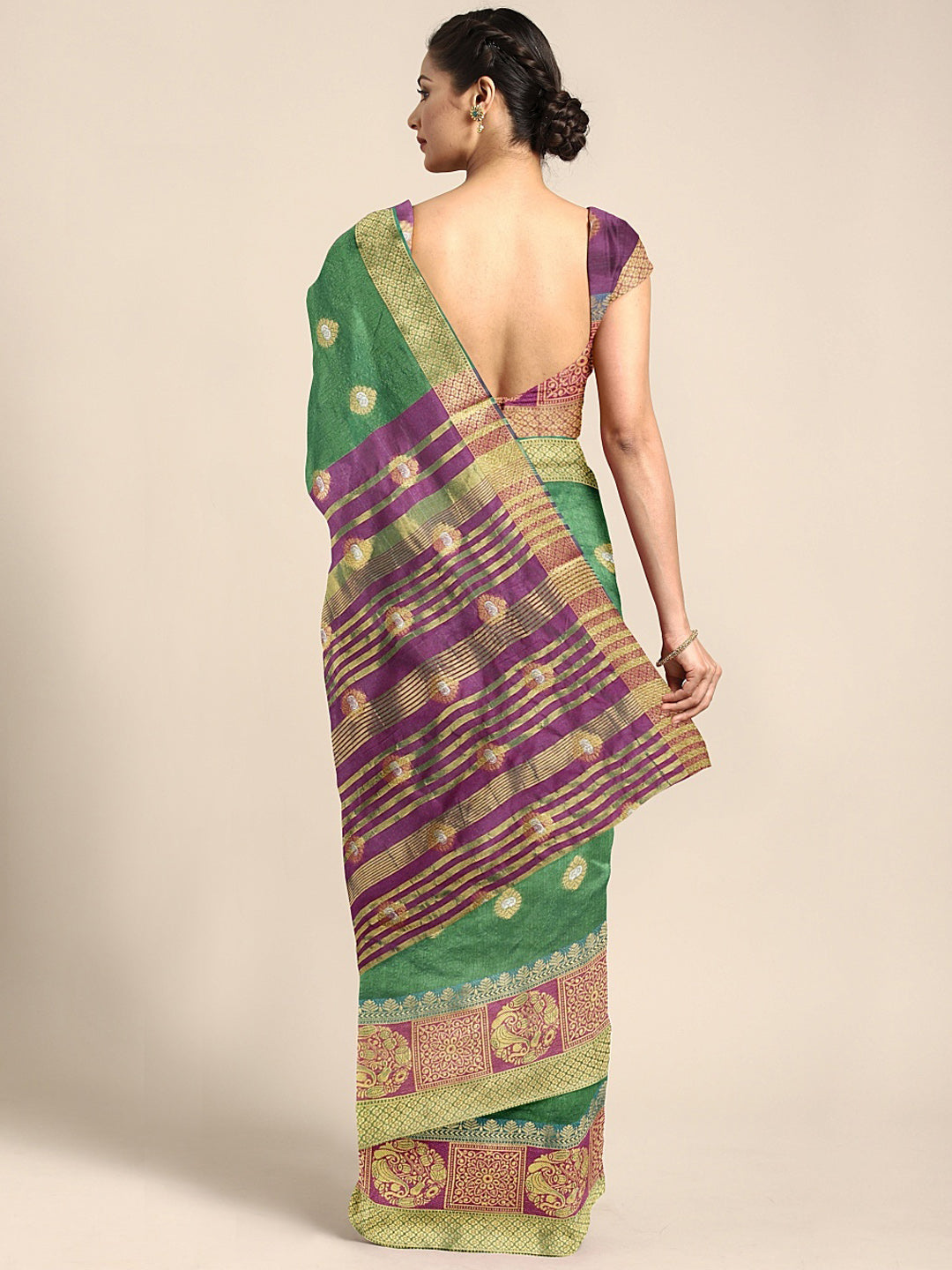 Neerus Green Textured Saree With Blouse