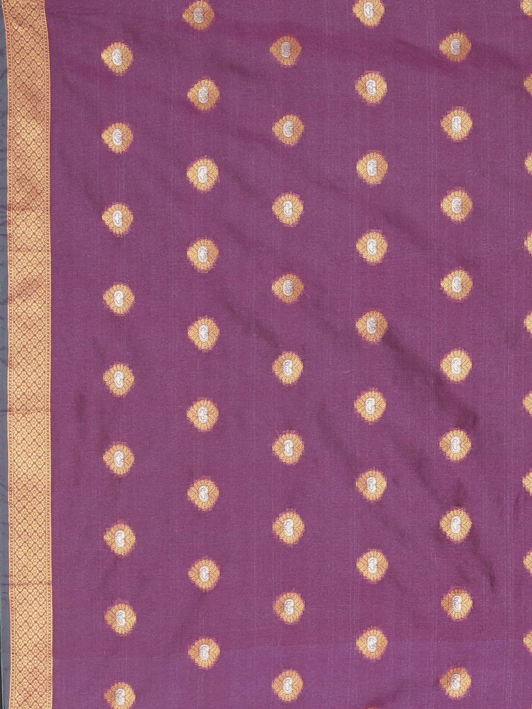 Neerus Green Textured Saree With Blouse