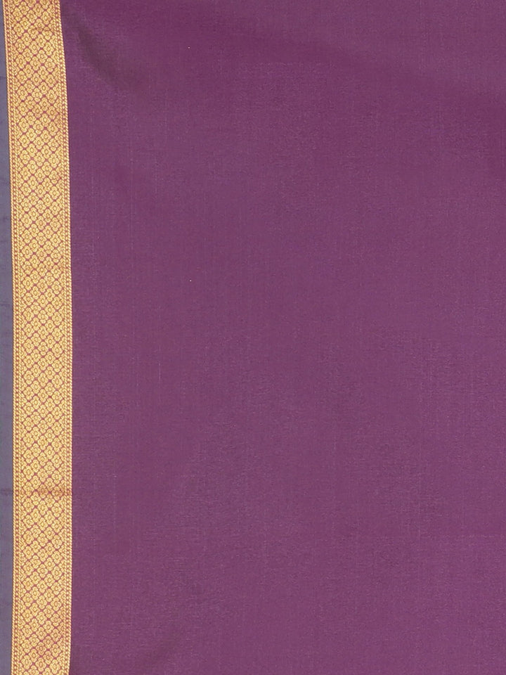 Neerus Green Textured Saree With Blouse