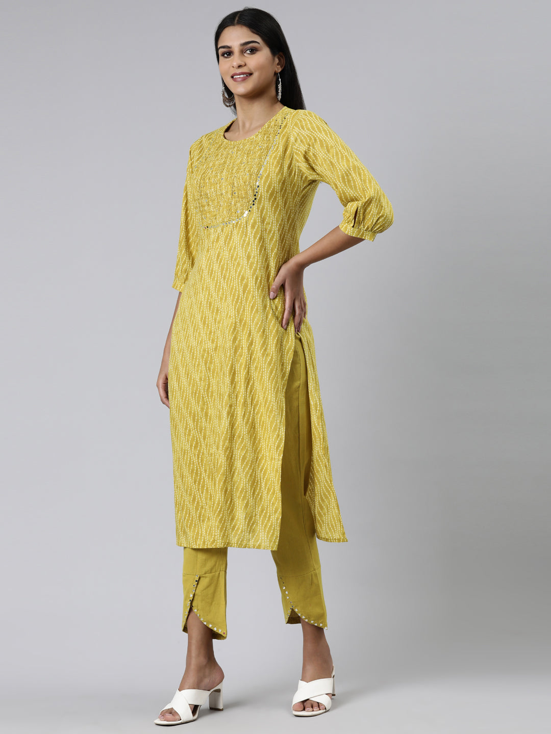 Neerus Green viscose rayon printed kurta set - back view