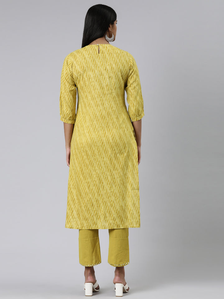 Neerus Green viscose rayon printed kurta set - side view