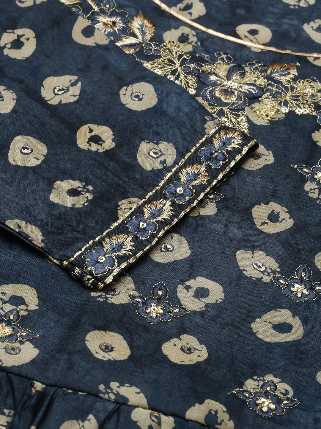 Neerus Green cotton printed kurta set with trouser and dupatta - detail view 2