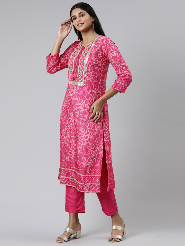 Neerus Pink muslin printed kurta set - back view