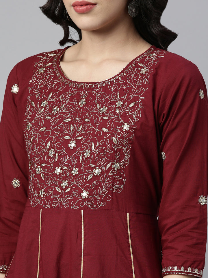 Neerus Maroon cotton thread embroidered anarkali kurti - side view