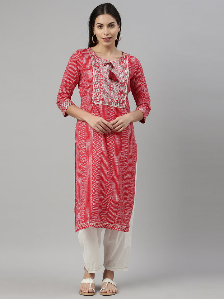 Neerus Red cotton solid kurta - detail view 6