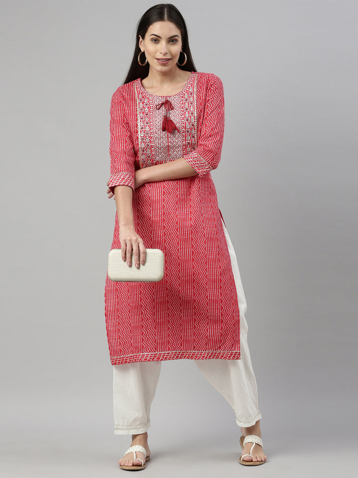 Neerus Red cotton solid kurta - detail view 3