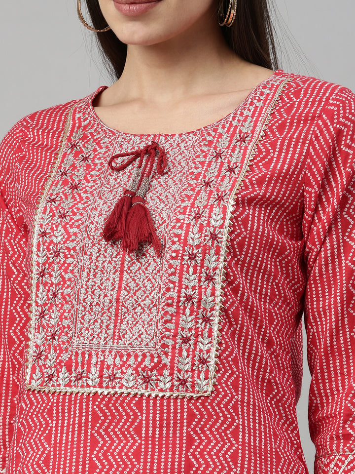 Neerus Red cotton solid kurta - detail view 5