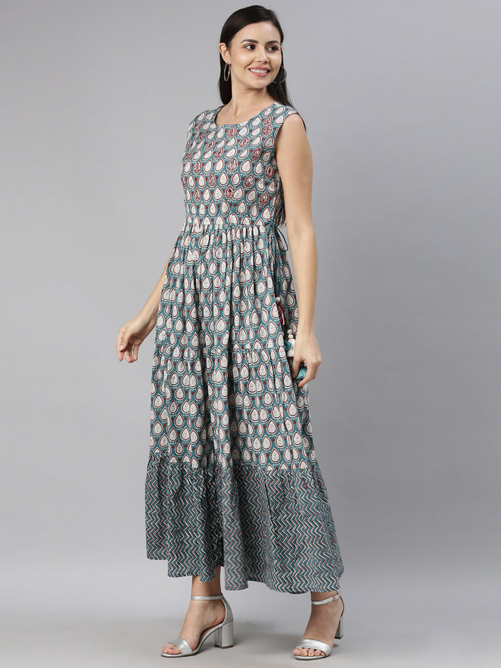 Neerus Green cotton solid kurti - back view