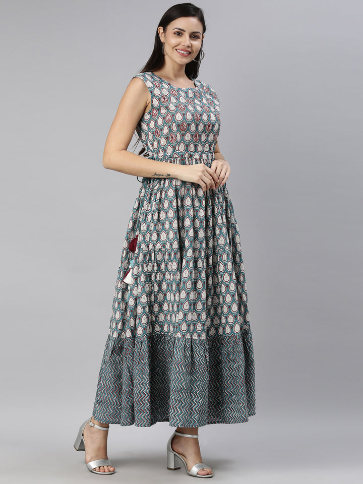 Neerus Green cotton solid kurti - side view