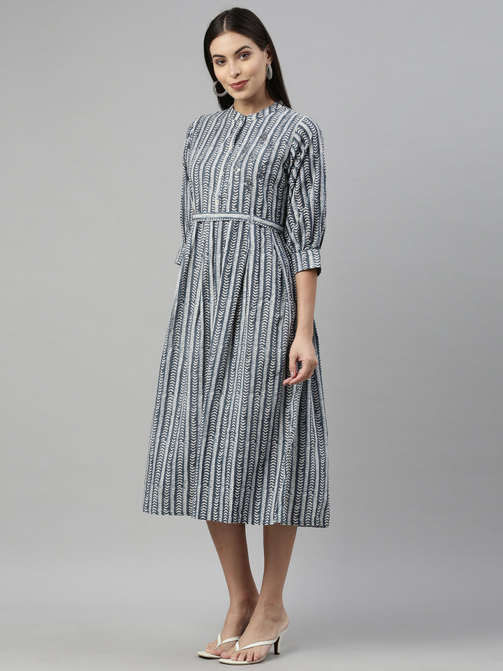 Neerus Grey viscose rayon printed kurti - side view