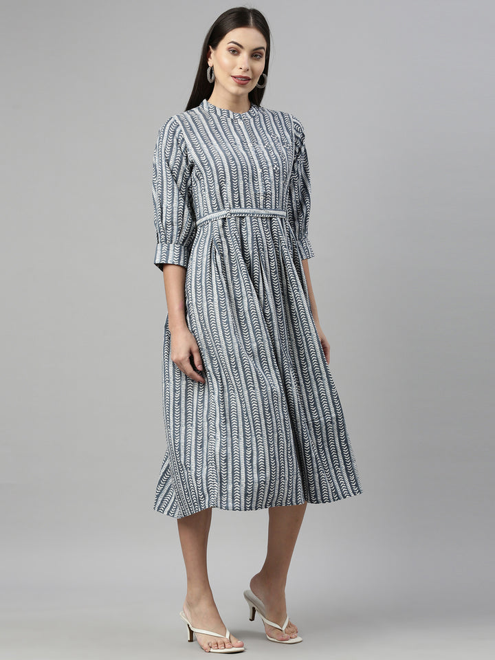 Neerus Grey viscose rayon printed kurti - detail view 1