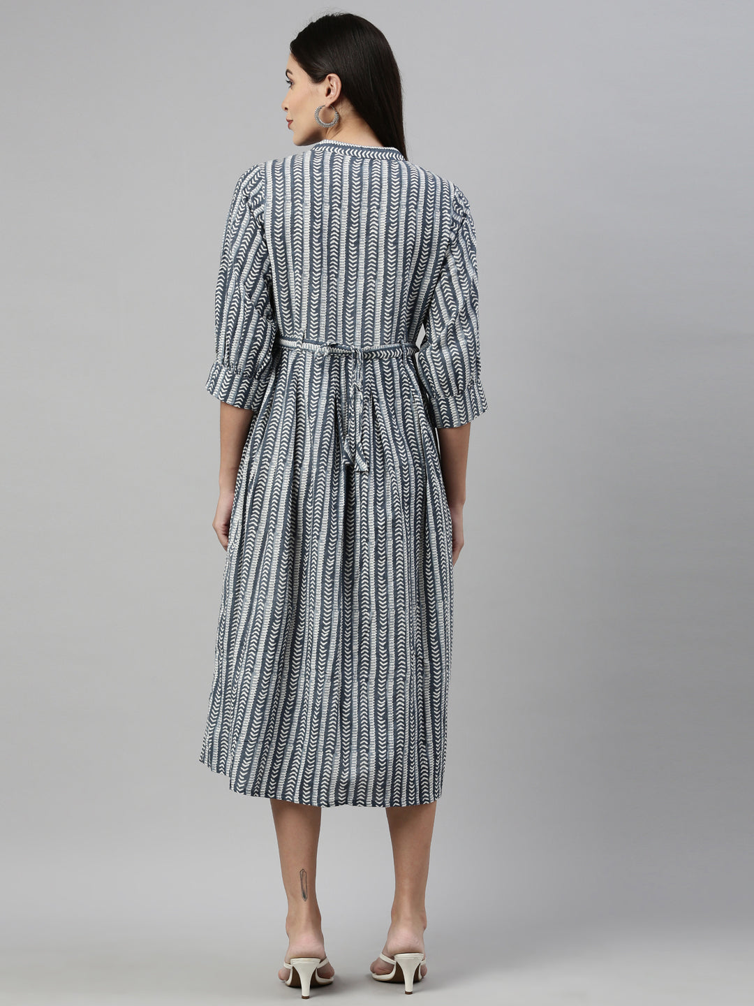 Neerus Grey viscose rayon printed kurti - detail view 2