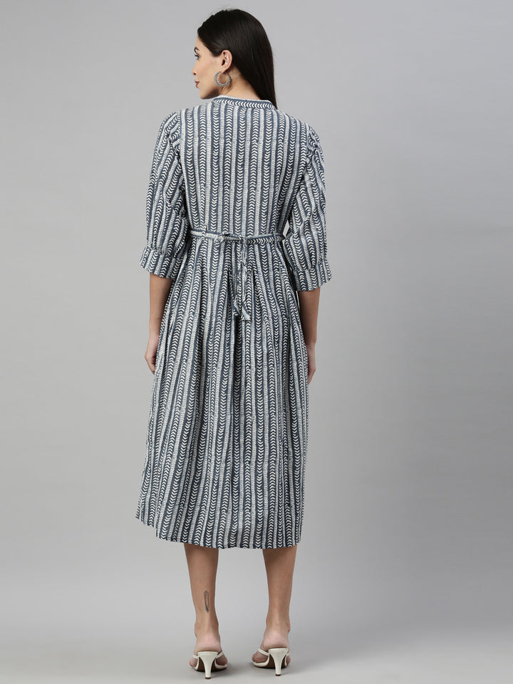 Neerus Grey viscose rayon printed kurti - detail view 2